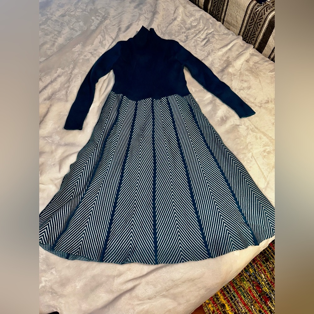 Gorgeous used Once flowy dress in a Beautiful Turquoise & White🫶